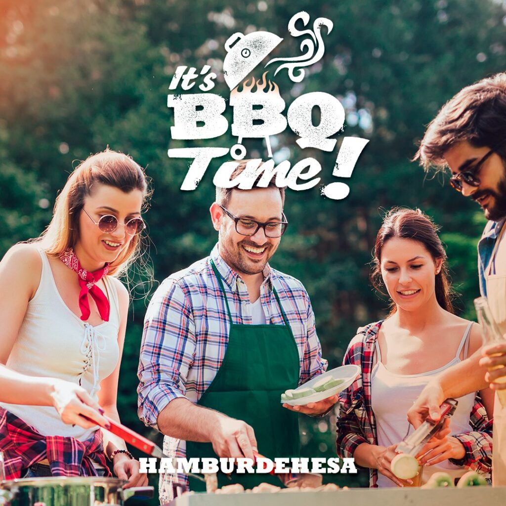 Hamburguesas cocinándose en una barbacoa